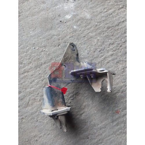 Кронштейн крепления троса КПП Renault Midlum (572)