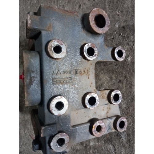 Кронштейн буксировочного крюка DAF CF85 RH (448)-1