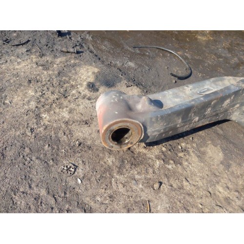 Балка передняя Renault T-Seria с одной цапфой d68 (377)-5