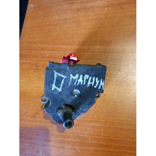 Моторчик заслонки отопителя (сервопривод) Renault Magnum (968)-1