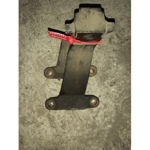 Кронштейн двигателя MAN D2066 RH перед.(876)