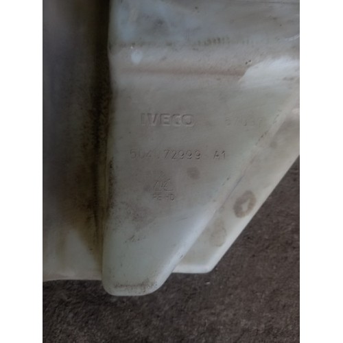 Бачок омывателя Iveco Stralis с горловиной и датчиком уровня жидкости (235)-3