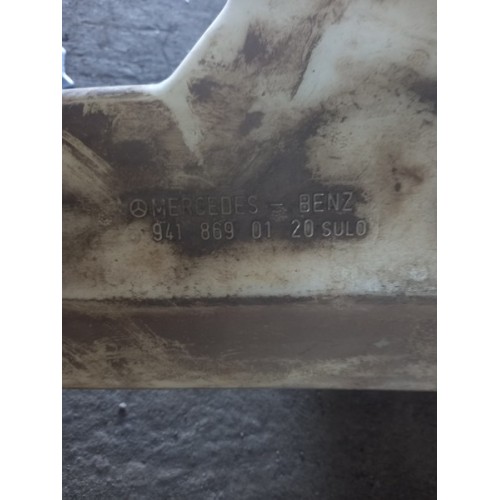 Бачок омывателя Mercedes Actros с горловиной (245)-2