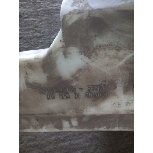 Бачок омывателя Mercedes Actros с горловиной (246)-2