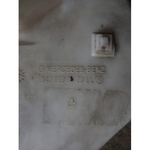 Бачок омывателя Mercedes Actros с горловиной (256)-3