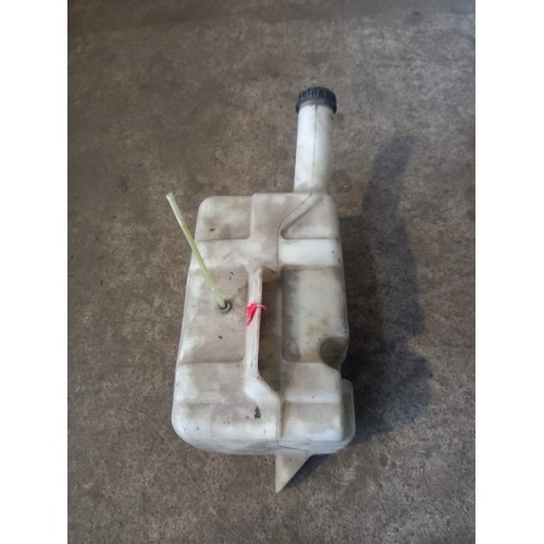 Бачок омывателя Renault Magnum (358)-2