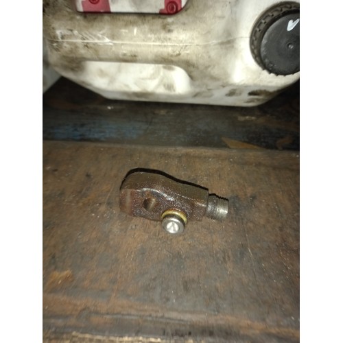 Кронштейн (штуцер) топливной трубки (морковки) D2866-76 MAN (542)*-1