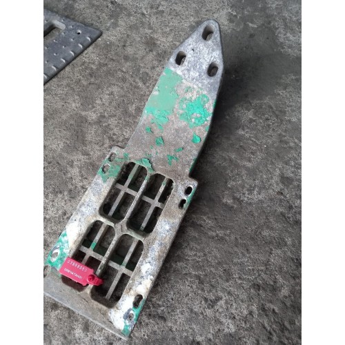 Кронштейн подножки нижней DAF CF 85 (053)