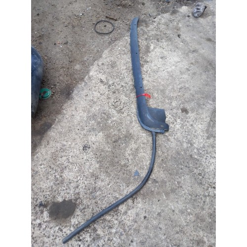 Накладка на стойку лобового стекла Volvo FH 131881 RH (003)