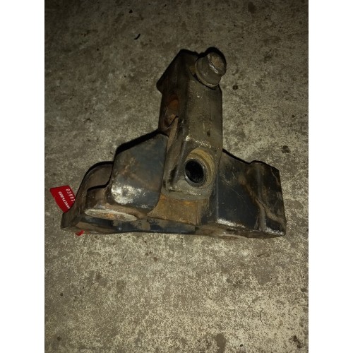 Кронштейн торсиона кабины Scania 4 P-серия RH (642)-1