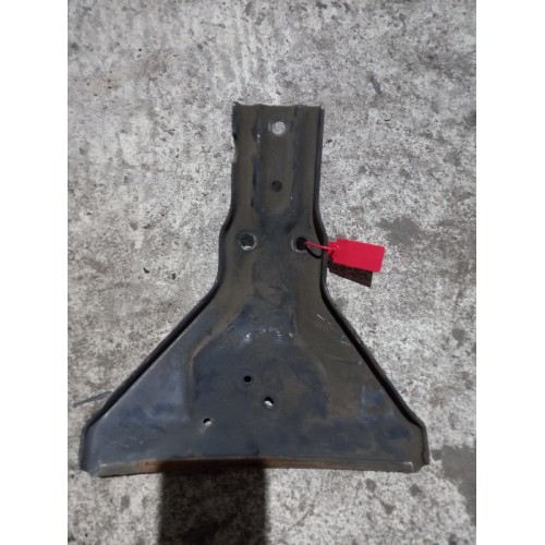 Кронштейн переднего крыла Scania RH (585)-1