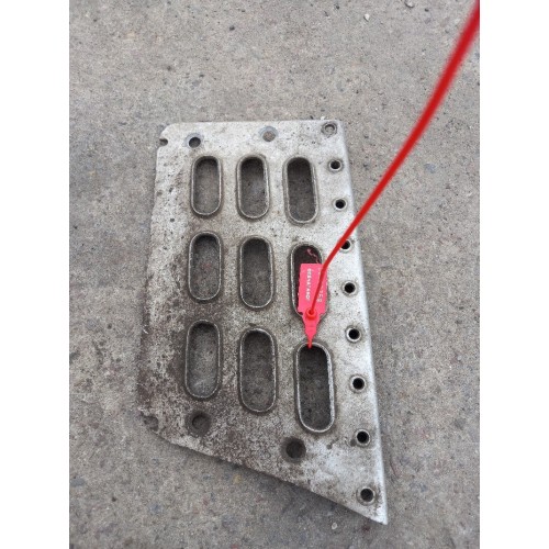 Накладка на подножку нижнюю Volvo FH 12 466203 RH (759)