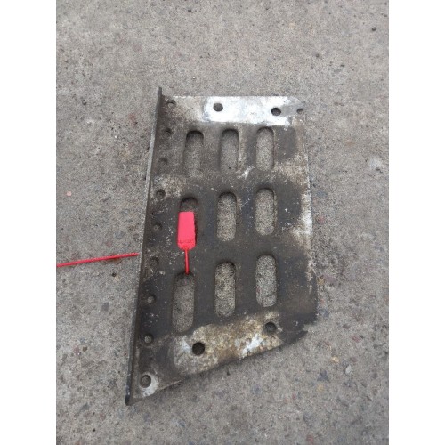 Накладка на подножку нижнюю Volvo FH 12 466203 RH (759)-2