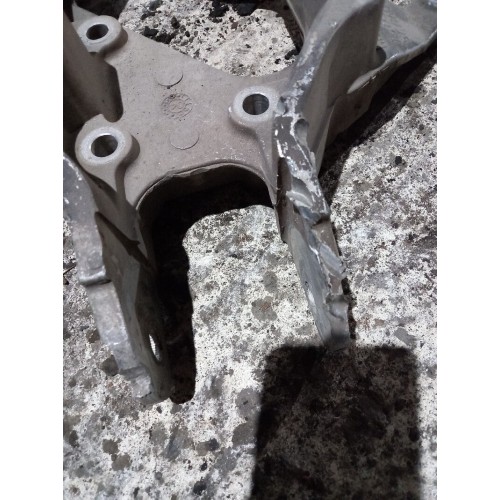 Кронштейн кабины (кронштейн передней подушки) Scania 4 LH (857) Деф.-3