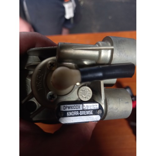 Кран ручного тормоза DAF 105 (праворукий) (169)-1