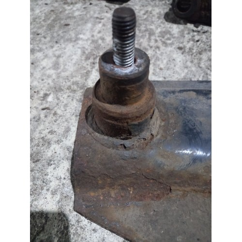 Кронштейн цилиндра подъема кабины Iveco Stralis (920)-2