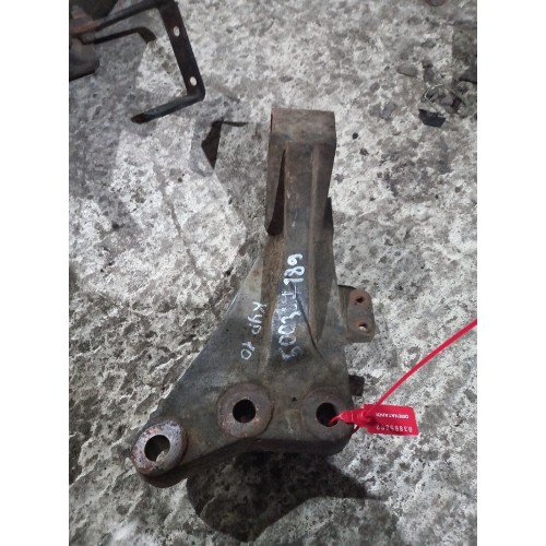 Кронштейн двигателя Iveco передний LH (862)