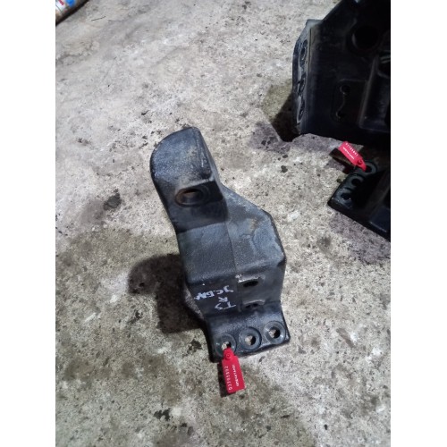 Кронштейн усилителя бампера Renault TS RH (892)
