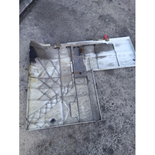 Дверца Renault Magnum Mack500 133575 боковая деф. RH (832)-4