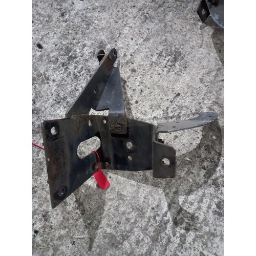 Кронштейн переднего амортизатора кабины Renault Magnum MACK RH (169)-1