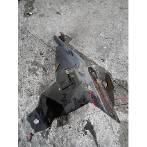 Кронштейн переднего амортизатора кабины Renault Magnum MACK LH (166)-2