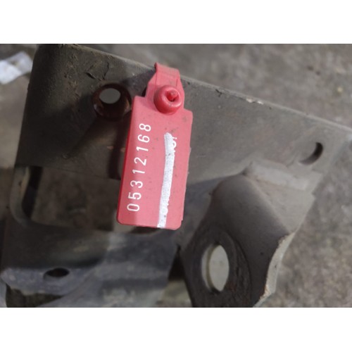 Кронштейн переднего амортизатора  кабины Renault Magnum MACK LH (168)-4