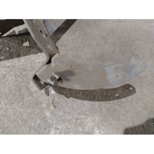 Кронштейн переднего амортизатора  кабины Renault Magnum MACK LH (168)-2