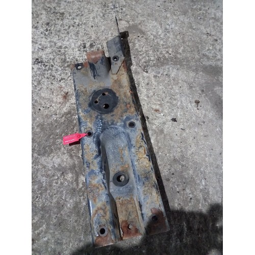 Кронштейн задней подушки кабины Renault Magnum MACK (232)