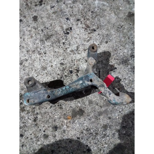 Кронштейн генератора Volvo D12С (042)-1