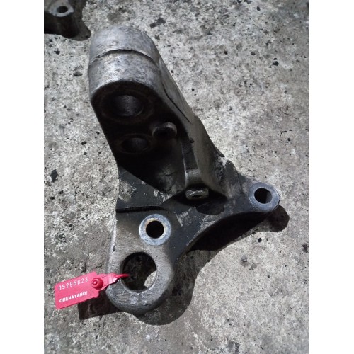 Кронштейн двигателя Volvo D13A/Renault Magnum DXI 13 RH (823)