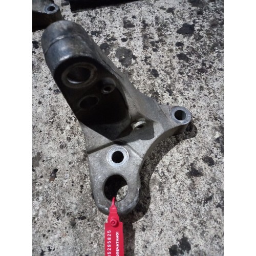 Кронштейн двигателя Volvo D13A/Renault Magnum DXI 13 RH (825)