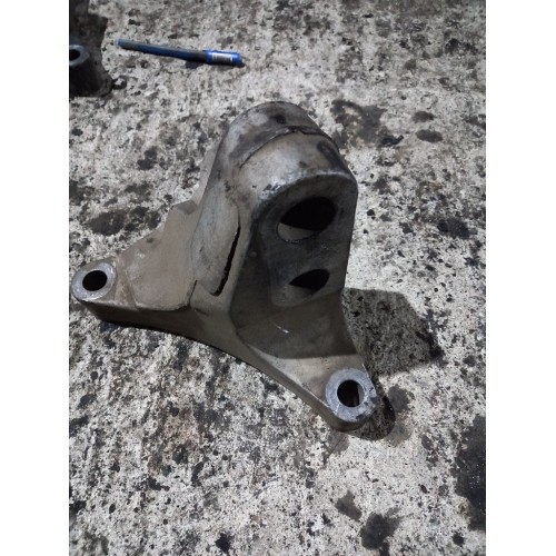 Кронштейн двигателя Volvo D13A/Renault Magnum DXI 13 RH (827)-3