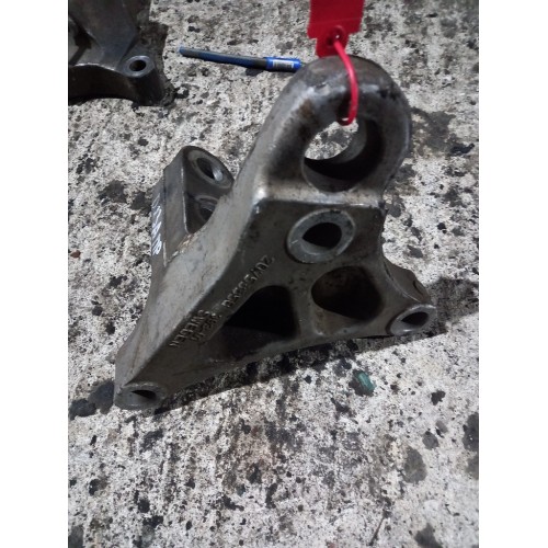 Кронштейн двигателя Volvo D13A/Renault Magnum DXI 13 RH (827)-1