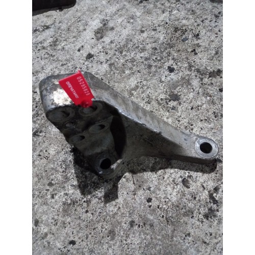 Кронштейн двигателя Volvo D12А RH (829)-2