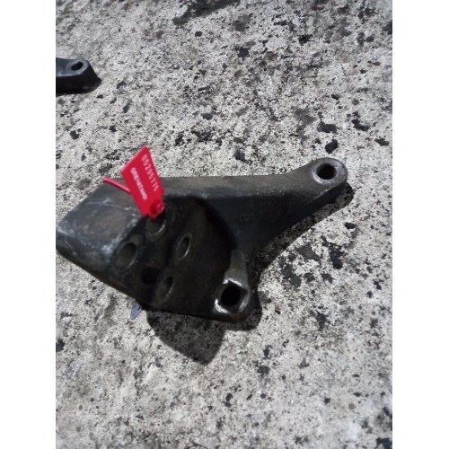 Кронштейн двигателя Volvo D12А RH (775)-3