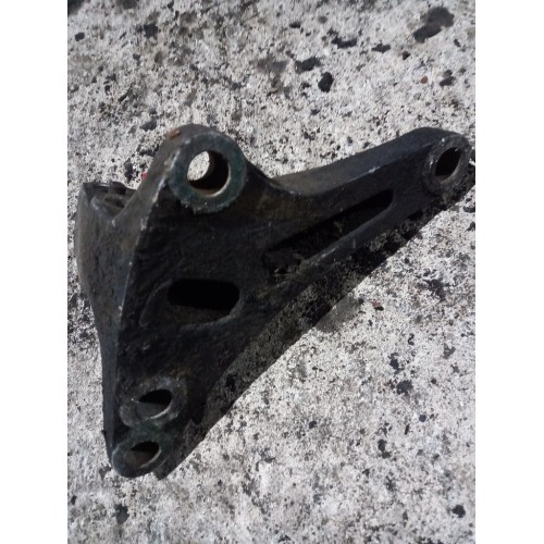 Кронштейн двигателя Volvo D12А RH (775)-1