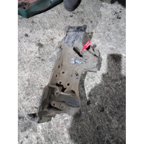 Кронштейн буксировочного крюка Volvo FH 12 до 2002г RH (083)