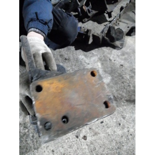 Кронштейн буксировочного крюка Volvo FH 12 до 2002г LH (098)-3