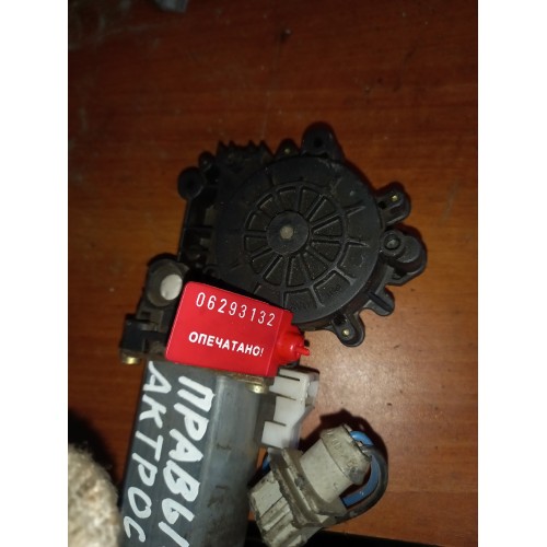 Моторчик стеклоподъемника Mercedes RH (132)-1