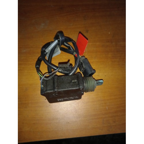 Доводчик замка двери Mercedes (124)