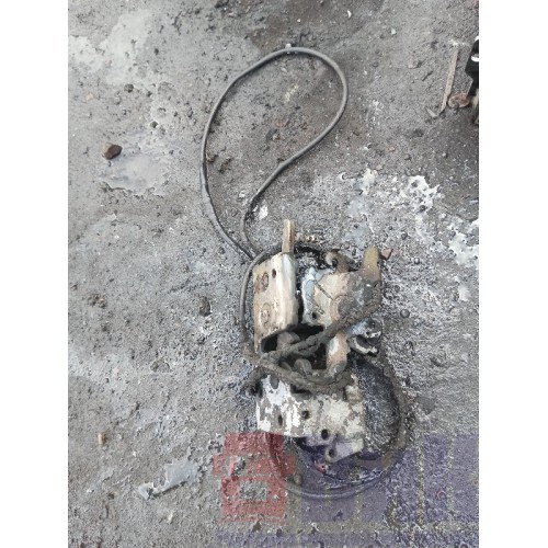 Замок двери Mercedes внутренний LH (121)*-6