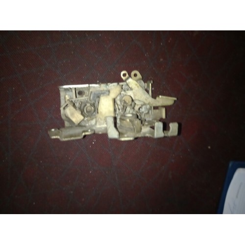 Замок двери Mercedes внутренний RH (120)*-1