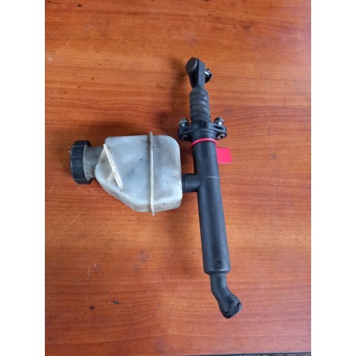 Цилиндр сцепления Mercedes в сборе с бачком (100)-2