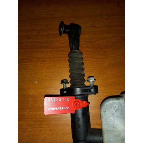 Цилиндр сцепления Mercedes в сборе с бачком (100)-1