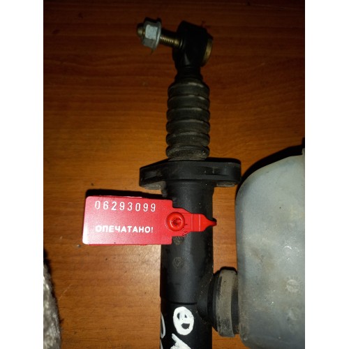 Цилиндр сцепления Mercedes в сборе с бачком (099)-2