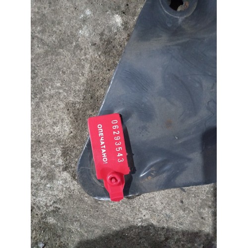 Кронштейн цилиндра подъема кабины Volvo (543)-2