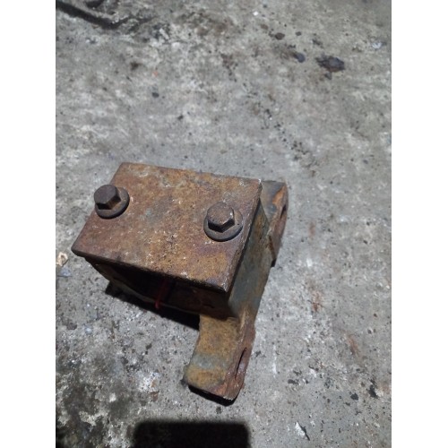 Кронштейн переднего стабилизатора Volvo (615)-1