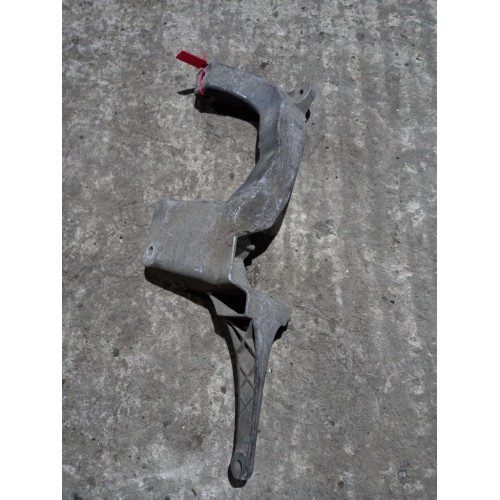 Кронштейн бампера Mercedes Axor RH (661)