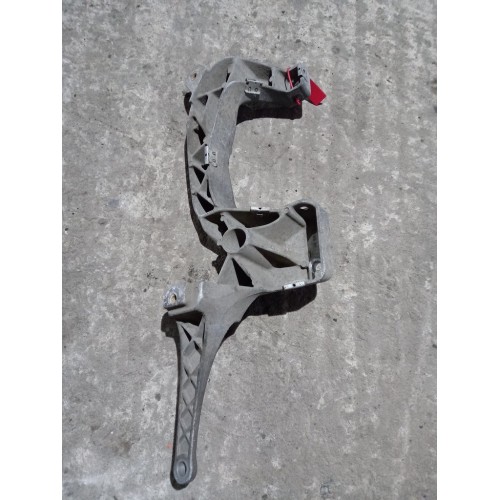 Кронштейн бампера Mercedes Axor RH (661)-1