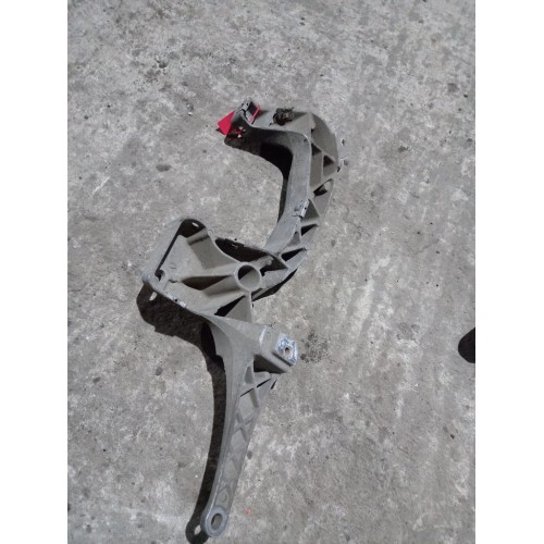 Кронштейн бампера Mercedes Axor LH (662)-1